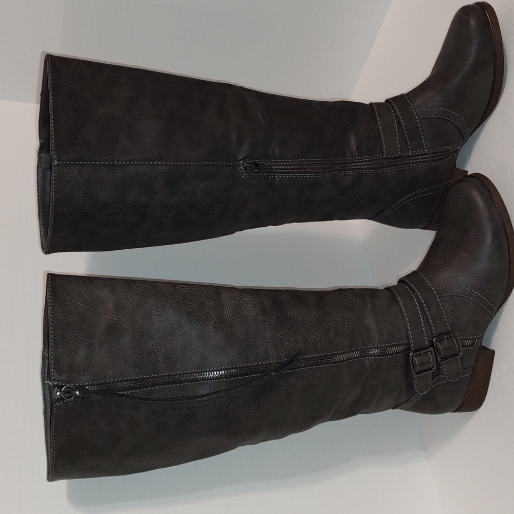 New Gray JustFab Knee High Boots sz 7.5 Wide